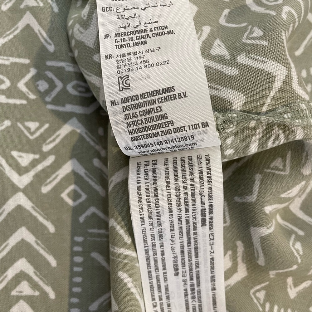 HOLLISTER  Juniors size XS
Olive Green Patterned Button-Down Dress - Picture 8 of 8